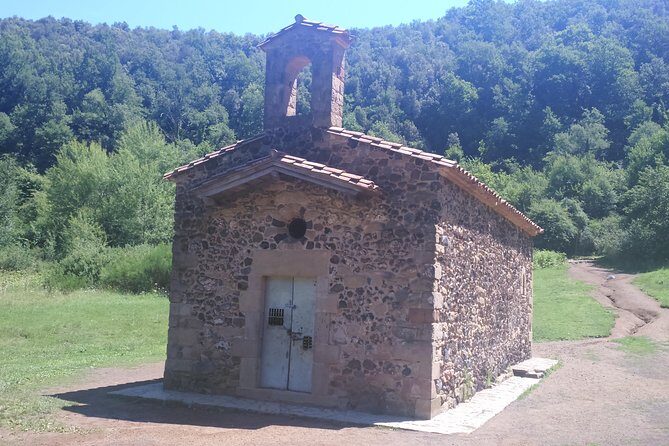 Besalu,Banyoles Lake & Garrotxa Volcanoes Small Group from Girona - Volcà de Santa Margarida: the crater walk and the church inside