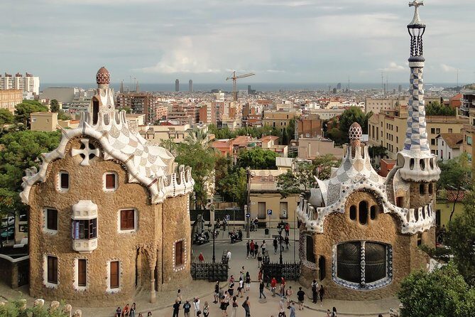 Best Gaudi Private Tour with Sagrada Familia & Park Guell in BCN - Stop 3: Passeig de Gràcia, a quick orientation stop