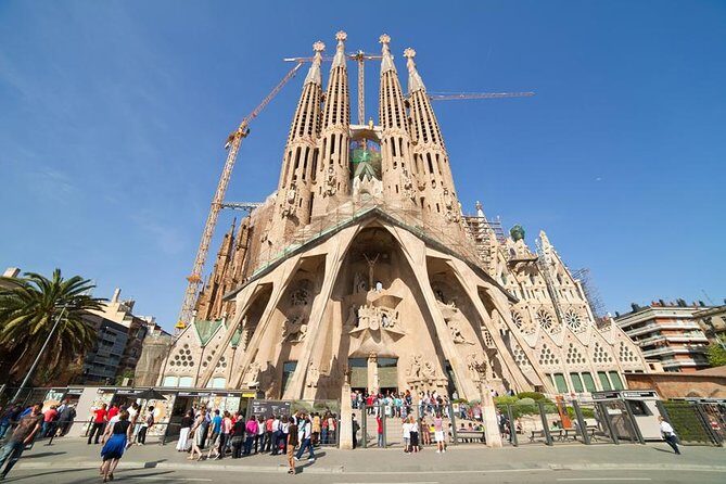 Best of Barcelona Guided Tour with Port or Hotel Pick up - Parc de Montjuïc Views: Barcelona’s Big Welcome