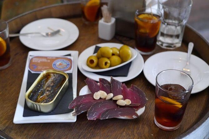 Born to Eat: Gourmet Tapas & Wine Small Group Tour in Old Barcelona - El Born is the right neighborhood for a tapas-and-wine tour