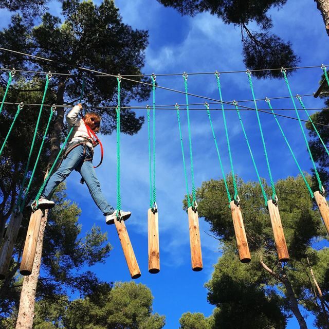 Bosc Aventura Salou: Extreme Ziplines - The course breakdown: 13 games on dark blue, 16 on red