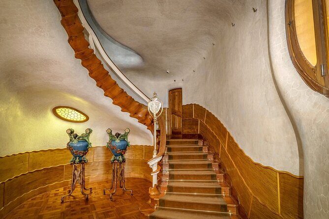 Casa Batllo Fast Track Tour with Optional White Rabbit Museum - Your Casa Batlló stop: guided rooms, Gaudí Cube, and how to get more out of the visit