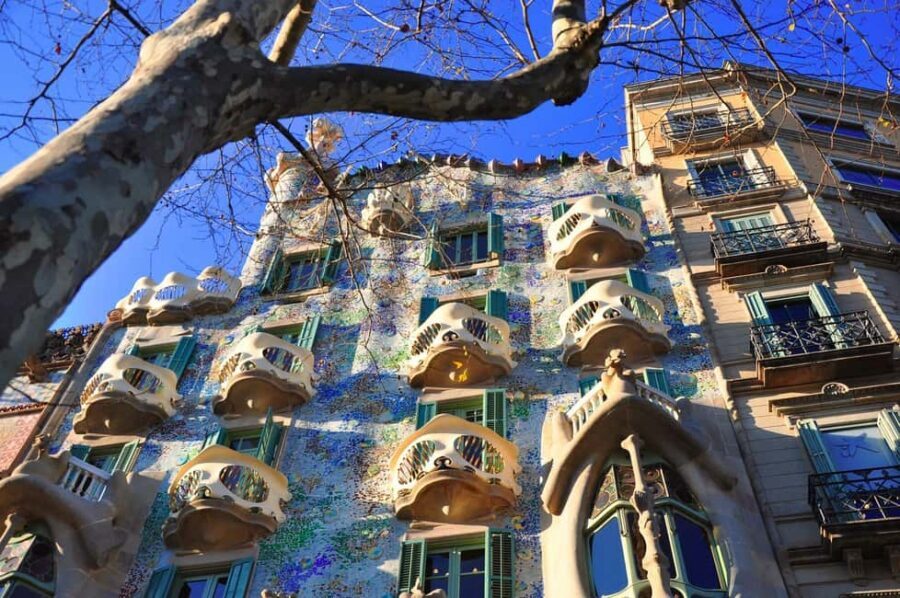 Casa Batlló First Access Insider Tour With Breakfast - Getting to the meeting point on Passeig de Gràcia (and staying on time)