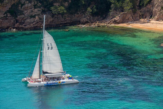 Catamaran trip with other groups along the Costa Brava. Saturday. - Drinks: the “5 included” plan and how to think about it
