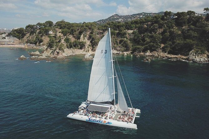 Catamaran trip with other groups along the Costa Brava. Saturday. - Price and logistics: is $60.01 really fair?