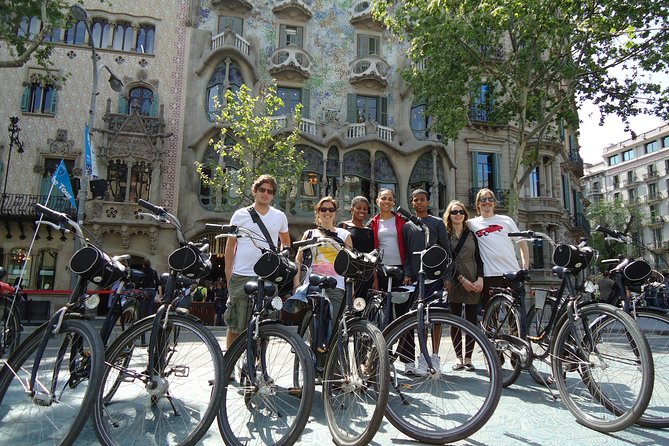City Center Bike Tour in Barcelona - Sagrada Família: exterior time plus a ticket plan