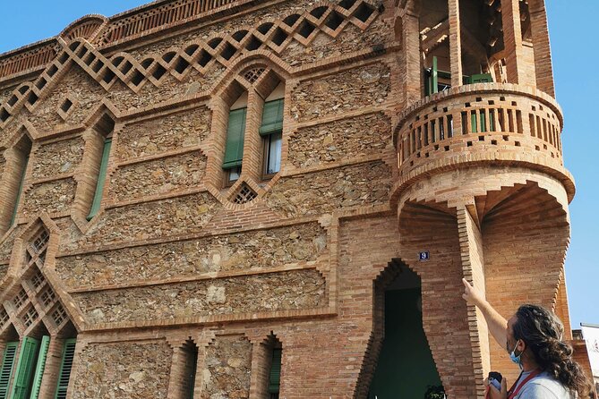 Colonia Guell & Casa Vicens Skip-the-Line Ticket Private Tour - Getting Picked Up and Moving by Car