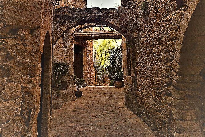 Costa Brava Private Experience by Car with local expertise - Pals and Begur: medieval lanes plus modern comfort breaks