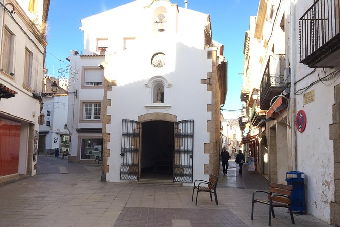 Costa Brava Scenic Hike & Tossa de Mar Small Group Tour - Tossa de Mar’s Fishermen Village and Lunch Timing