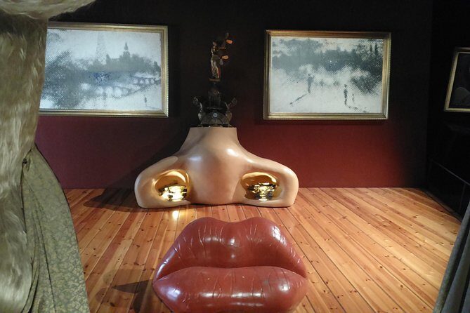 Dalí 2 Museums, Figueres and House of Portlligat small group from Girona - Transport, pacing, and the part guides like Ramon and Julia play