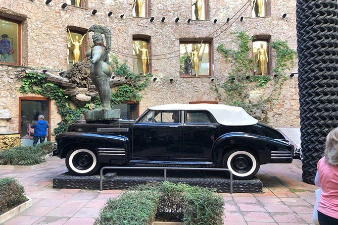 Dalí Museum + Girona Tour - The guide and the small-group advantage