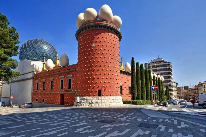 Dalí & Wine | Premium Private Tour with Coastal or Girona Add-On - Start in central Barcelona: pickup timing and drive reality