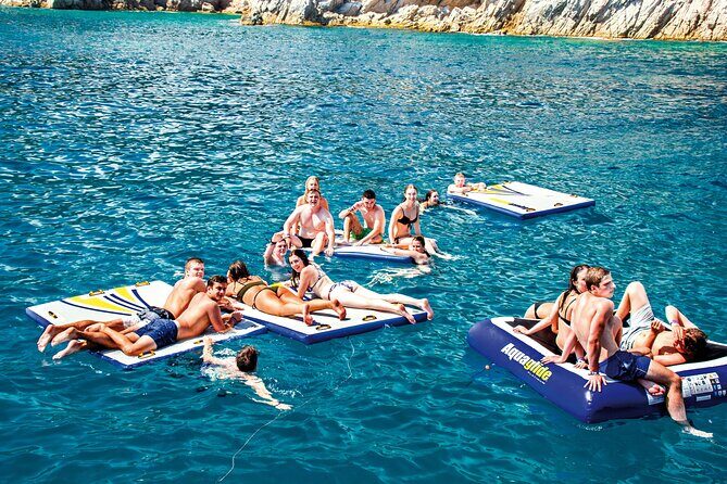 Departure in Catamaran young atmosphere at noon - Key highlights at a glance