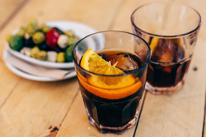 Drinks & Bites in El Born Private Tour - The El Born vibe: how your guide shapes the route and the food