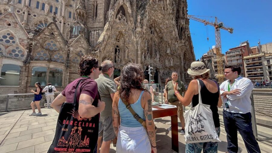 Early Access to Sagrada Familia w/ Optional Tower Access - Why morning early access makes this Sagrada Familia experience easier