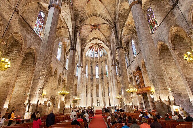 El Born: Santa Maria del Mar Tour with Exclusive Rooftop Views - Walking into Santa Maria del Mar: what the special access changes