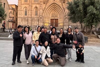 Enchanting Gothic Quarter by Night Tour - Las Ramblas at night: fountain fun and an easy warm-up