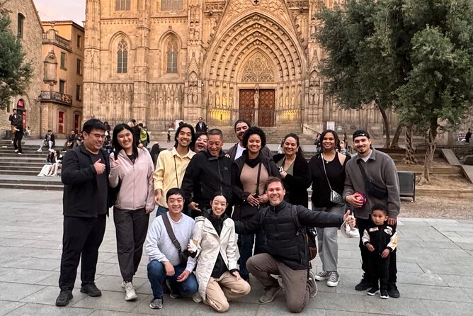 Enchanting Gothic Quarter by Night Tour - Las Ramblas at night: fountain fun and an easy warm-up