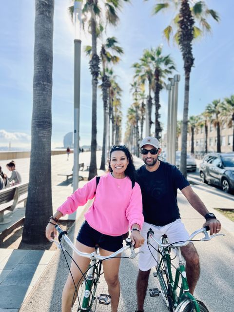 Explore Barcelona by Bike & Photo Shooting - Arc de Triomf: a break, a viewpoint, and a reset
