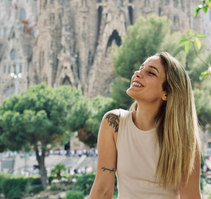 Explore Barcelona by Bike & Photo Shooting - Sagrada Família: camera-ready views without the scramble
