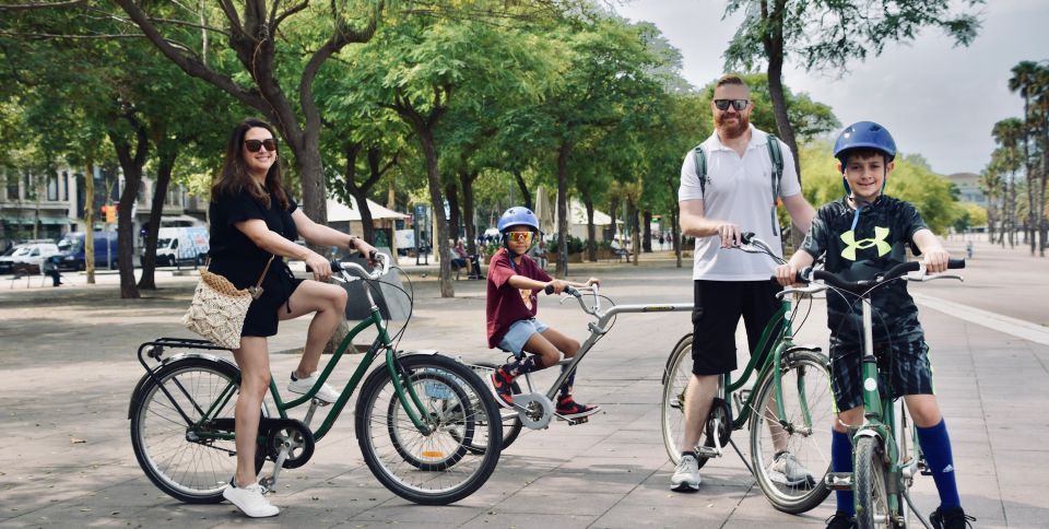 Explore Barcelona by Bike & Photo Shooting - Barcelona Cathedral and the Gothic Quarter: old walls, real atmosphere