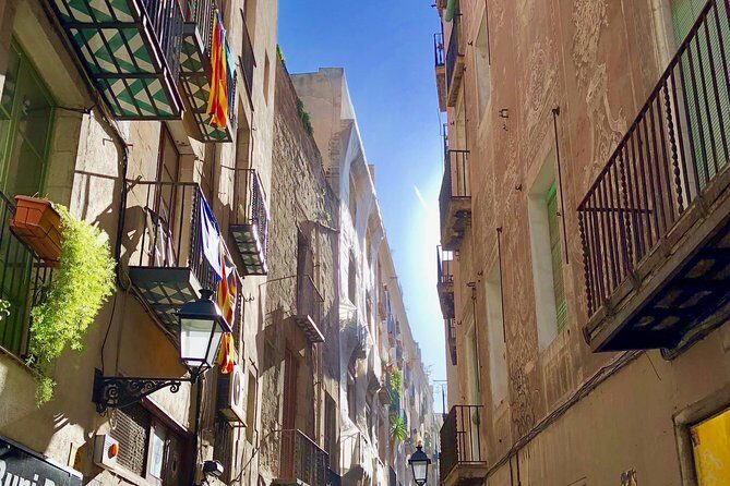 Explore hidden streets of Barcelona with a local - Arc de Triomf: Modernism, history, and legend