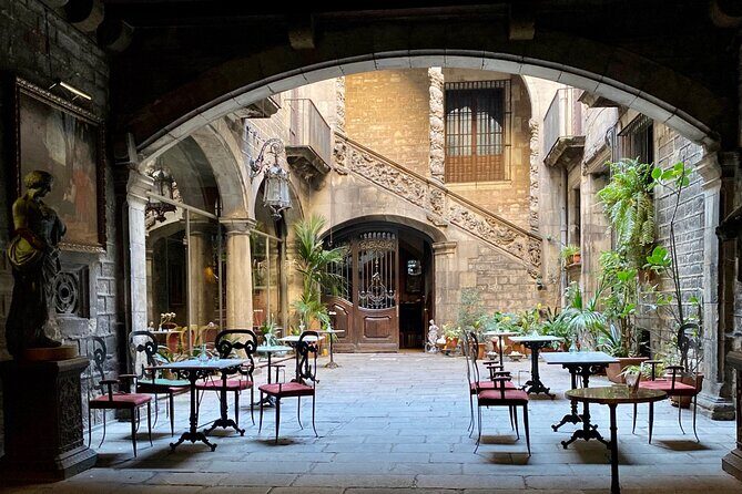Explore hidden streets of Barcelona with a local - Transition to the Gothic Quarter: the 2000-year context shift