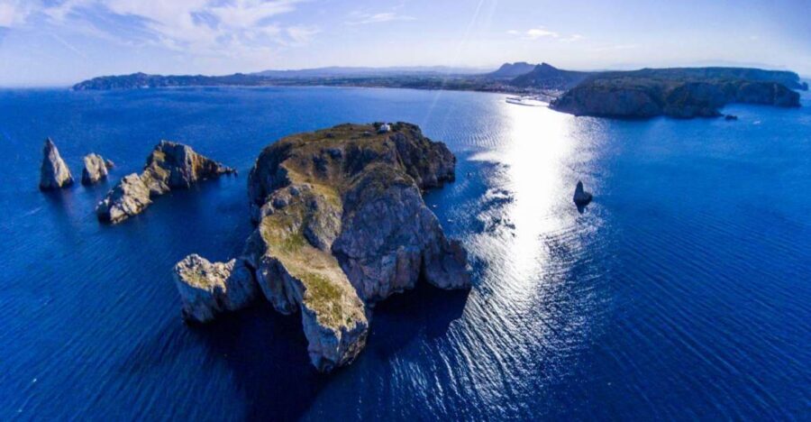 Explore the Medes Islands & Discover the Magic of Estartit! - Roses Bay crossings with the Montgrí Massif in your frame