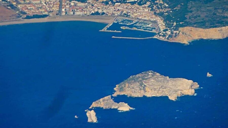 Explore the Medes Islands & Discover the Magic of Estartit! - El Estartit: your own time in a real seaside town