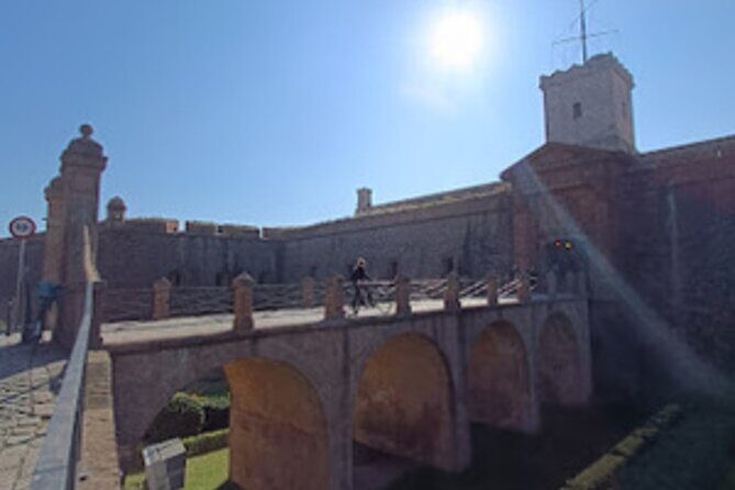 Familly friendly traditions & food tour: tailored tapas & games! - El Born / La Ribera: medieval-looking backstreets and an artsy pause