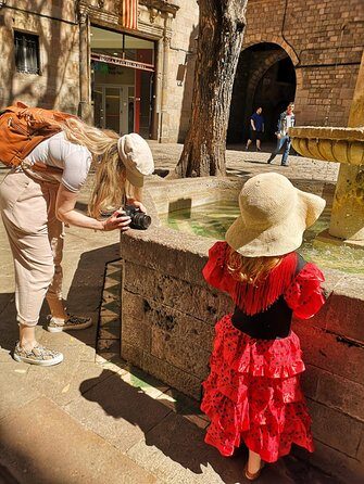 Family Private Tour: Churros, Hot Chocolate & Games in Barcelona - Tips for your family: Sunday changes, food preferences, and what to bring
