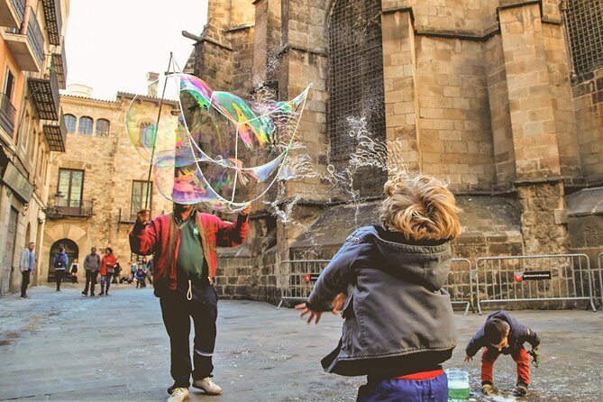 Family Private Tour: Churros, Hot Chocolate & Games in Barcelona - Churros, games, and snack breaks that keep everyone on track