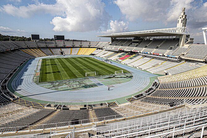 FC Barcelona Soccer Match VIP Ticket 2024/25 - Food and drinks in the lounge: finger food done right