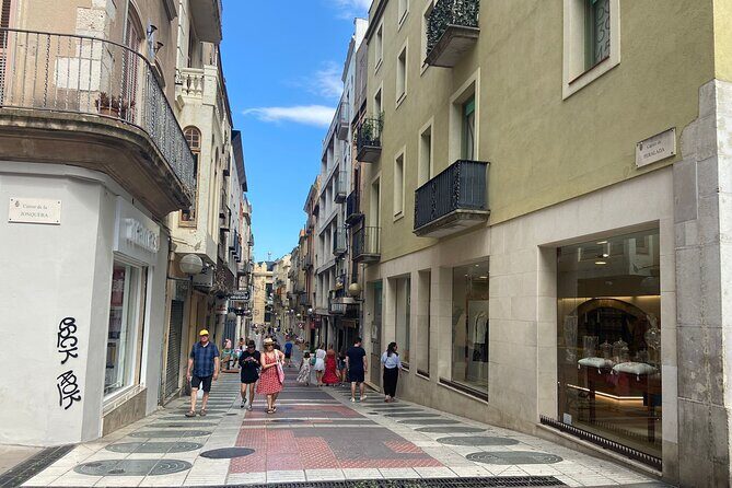 Figueres Walking Tour with Guided Visit to the Dalí Museum - Dalí Theatre-Museum in 40 minutes: how the guide helps you read the works