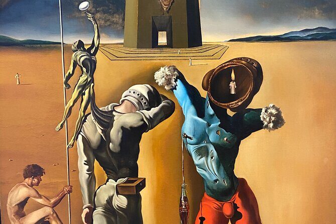 Figueres Walking Tour with Guided Visit to the Dalí Museum - Plaça de la Palmera start: getting oriented fast