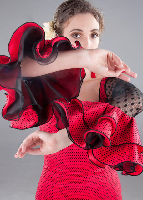 Flamenco: Sevillanas class - How the one-hour lesson flows: steps, claps, posture, routine