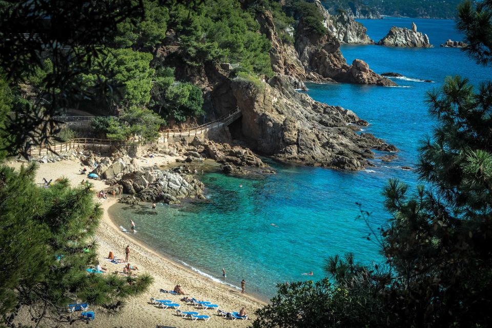 From Barcelona: Costa Brava Day Tour with Lunch - The beach and the “still-calm” cove break: how to choose your 2-hour window