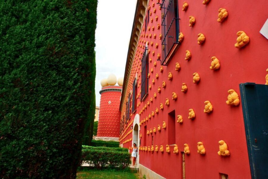 From Barcelona: Dalí and Medieval Girona Private Day Trip - Dalí Theatre and Museum: the best way to see genius without being rushed