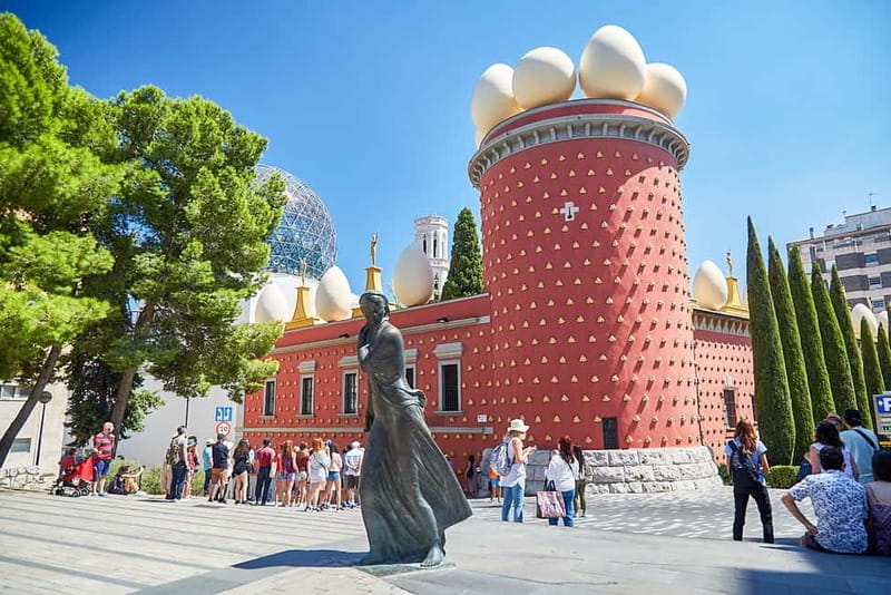 From Barcelona: Girona and Dalí Museum Small-group Day Tour - Nord Station to Girona Old Town: The morning that sets the tone