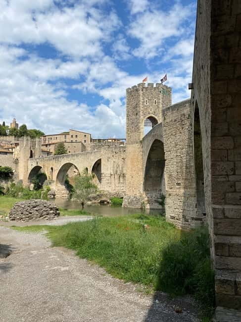 From Barcelona: Girona, Besalú & Castellfollit Day Trip - Traditional Catalan Lunch: What to Expect and How to Plan Your Energy