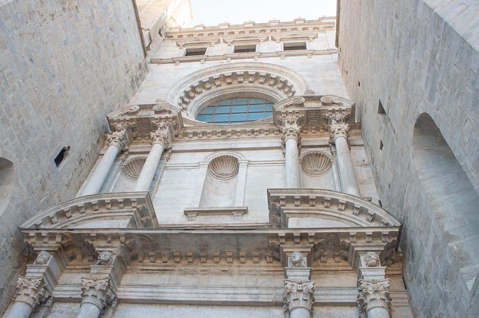 From Barcelona: Girona & Costa Brava Game of Thrones Tour - Season 6 Game of Thrones filming locations, explained on the street