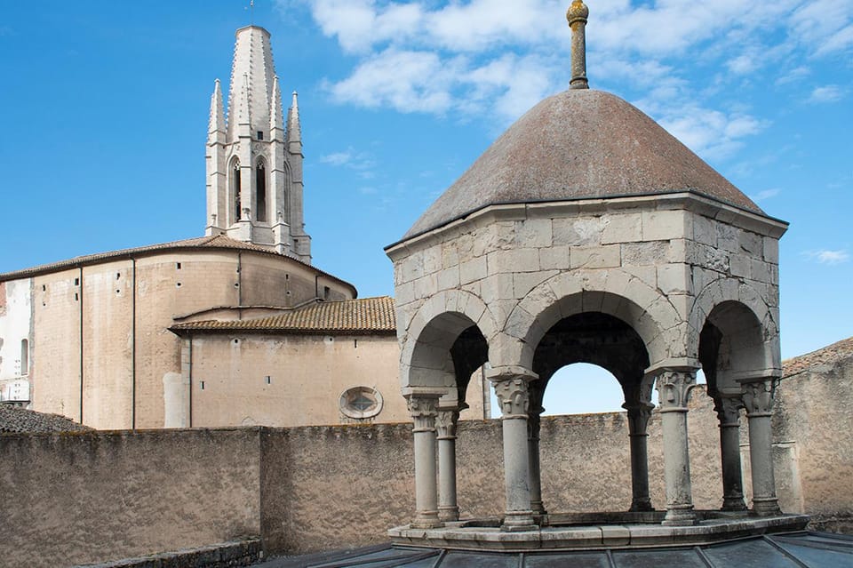 From Barcelona: Girona & Costa Brava Game of Thrones Tour - Pals medieval village: a Romanesque center and a lunch break that actually helps