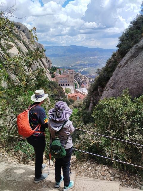 From Barcelona: Montserrat Private Guided Tour and Cable Car - Getting from Barcelona to Montserrat without wasting your half-day