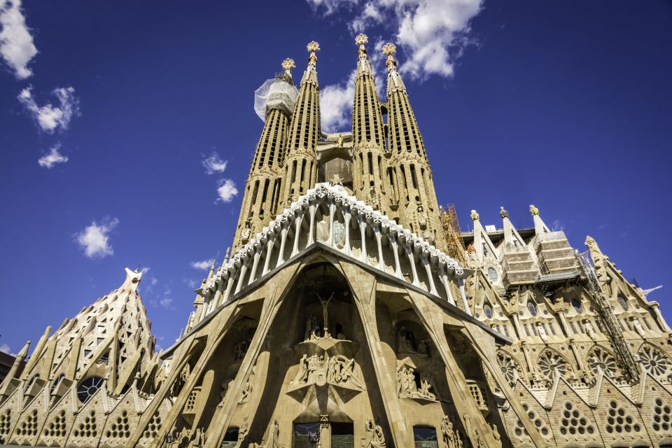 From Costa Brava: Barcelona and Antoni Gaudí's Work Bus Tour - Arco de Triunfo: a World Fair relic with real presence