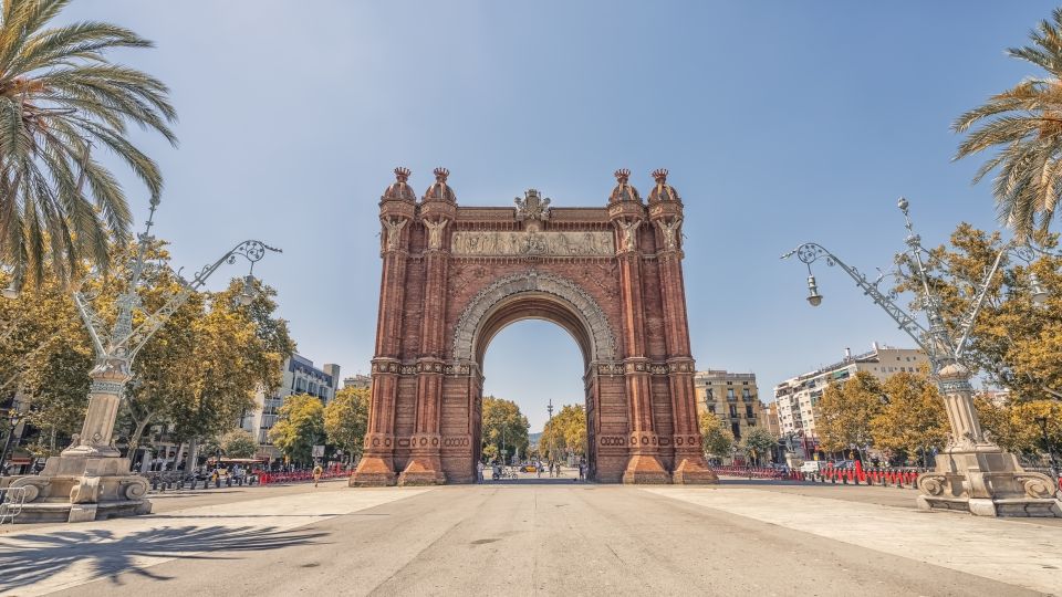 From Costa Brava: Barcelona and Antoni Gaudí's Work Bus Tour - Casa Batlló: Gaudí’s theatre mode, in the heart of the city