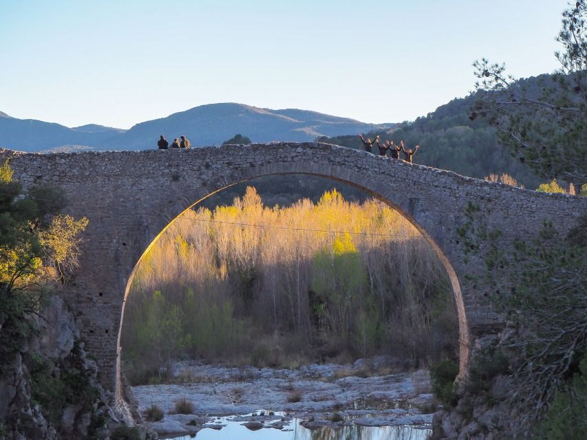 From Girona: Besalú, Banyoles & Historical Garrotxa Day Trip - Garrotxa Day Trip Rhythm: Girona to Cliffside Villages in One Long, Solid Day