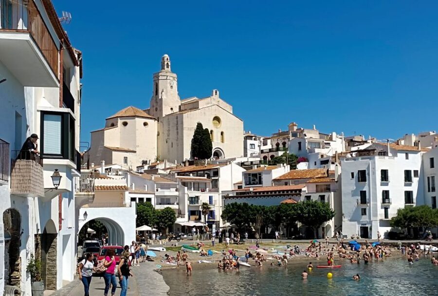 From Girona: Cadaqués, St Pere de Rodes Monastery - The van ride from Plaça de Sant Feliu: get oriented fast