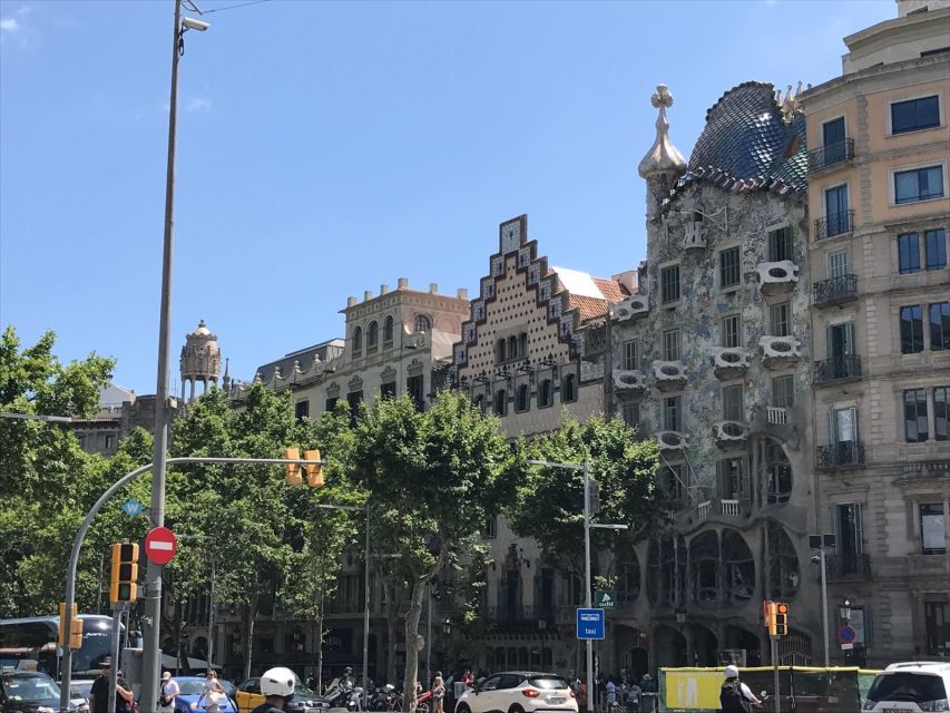From Salou: Full Day Barcelona Panoramic Tour with Free Time - Sagrada Família: the stop that anchors the whole day