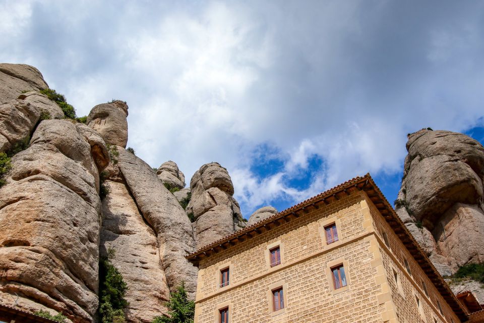 From Salou: Montserrat Monastery and Colonia Güell - Getting the best views: weather, funicular time, and where to sit