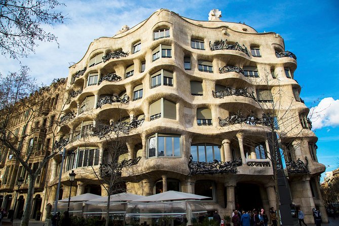 Full-Day Private Tour with Sagrada Familia and Paella - Lunch Reset: Paella and Sangria (or Soft Drink) in a City-Center Stop